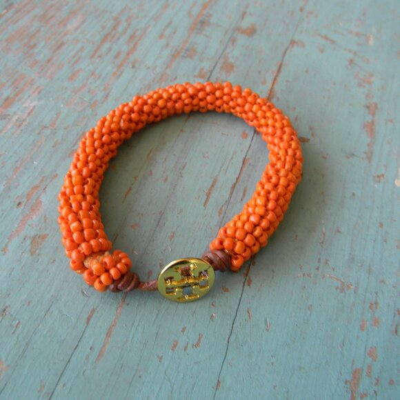 TORY BURCH ORANGE SEED BEADS & LEATHER BRACELET LOGO CLOSURE - Picture 3 of 3